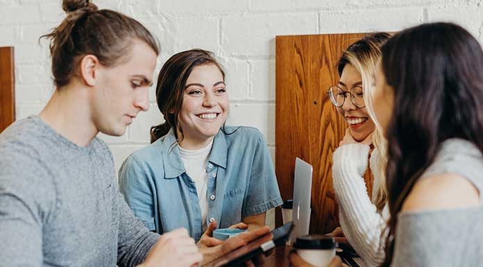 Hybrid-Selling-This-Is-What-Marketing-And-Sales-Will-Look-Like-In-2022