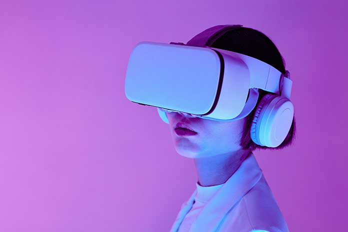 Augmented Reality (AR) and AI in Online Shopping